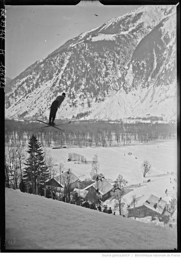 Bilde av skiløperen Thoralf Strømstad som hopper i Chamonix 1924
